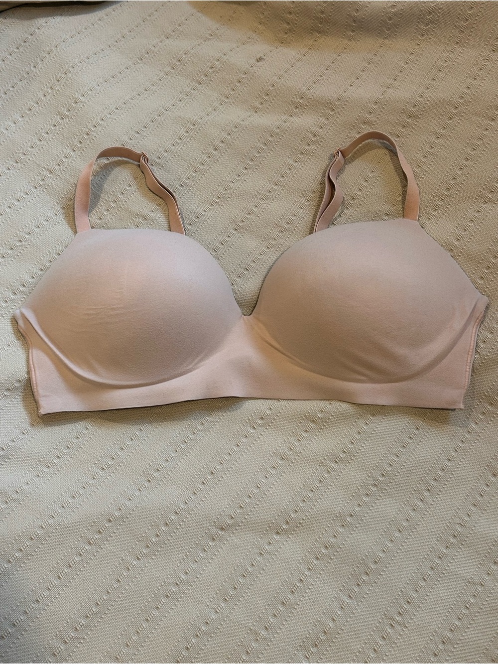Victoria's Secret Incredible Bra 38D Light Nude Molded Wireless Bra